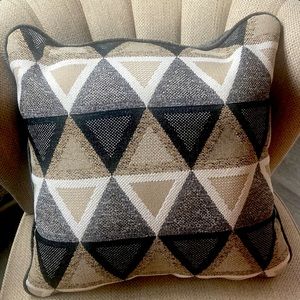 4 BRAND NEW accent pillows, rectangle shape. You get all 4 for $30!
